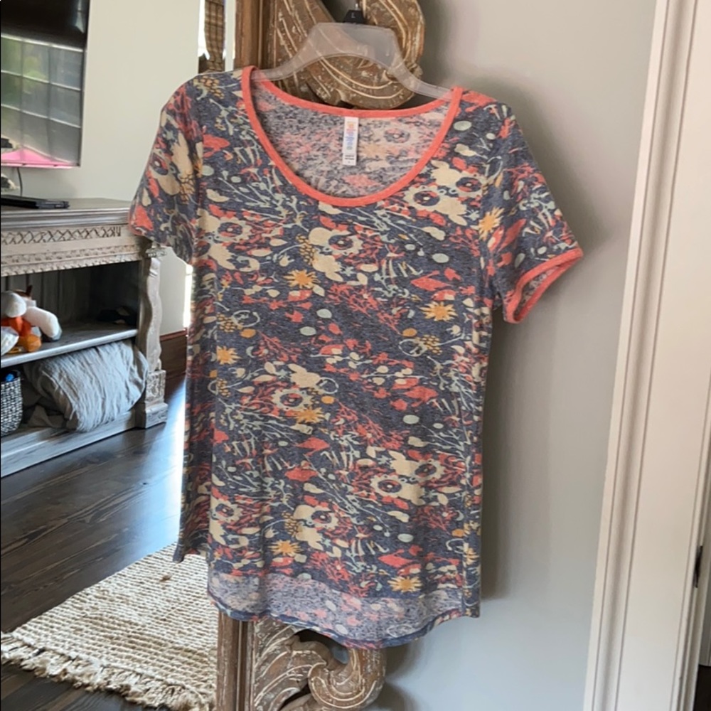 Lularoe top